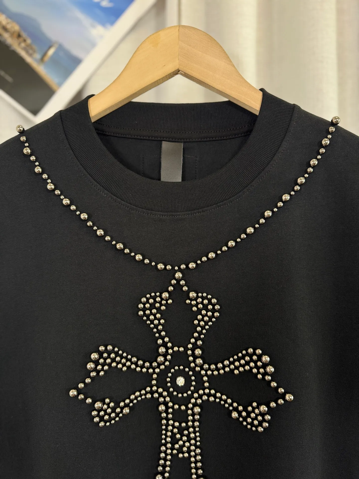 P210 ch high version Chrome Hearts 2025 spring and summer new horseshoe cross printed pearl compass short-sleeved T-shirt, fabric: 26 double yarns, 320 grams weight, pearl necklace Printing process: pearl necklace Color: black white Size: S M L XL Style number: 5168